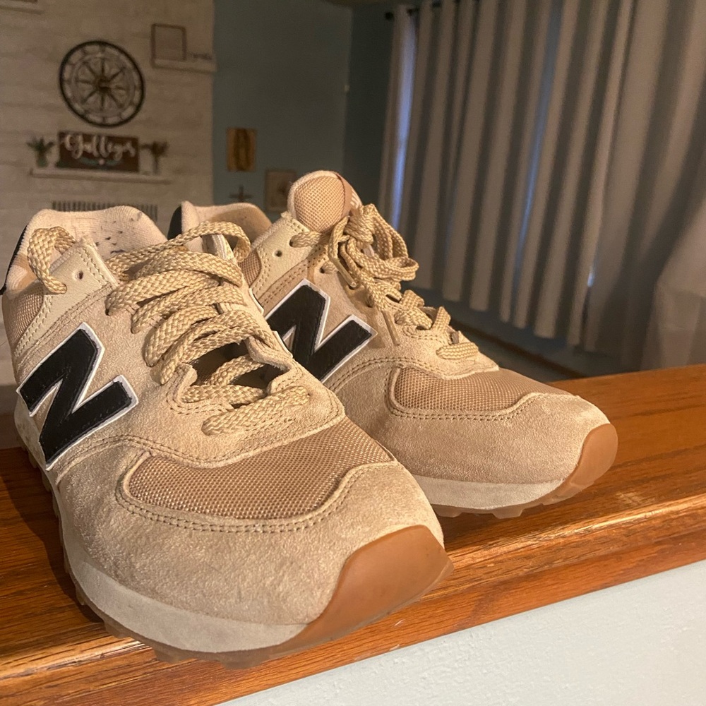 New Balance Men's Beige and Black Sneakers